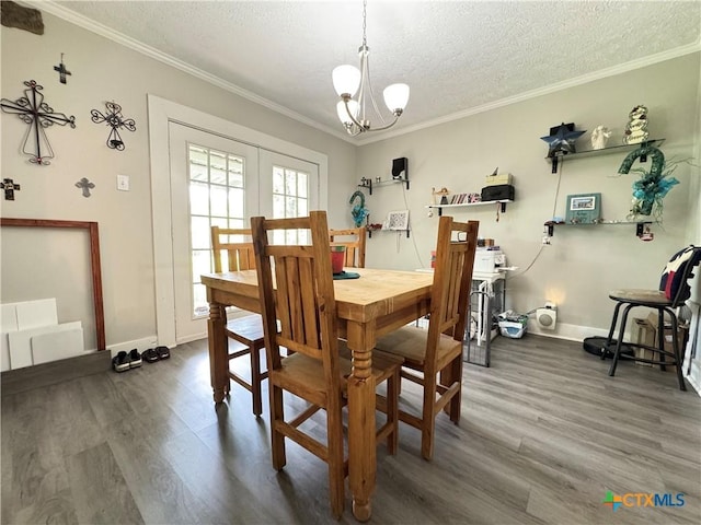 1308 E Park Ave, Victoria, TX 77901 - dining area with a textured ceiling, wood finished floors, a chandelier, baseboards, and crown molding