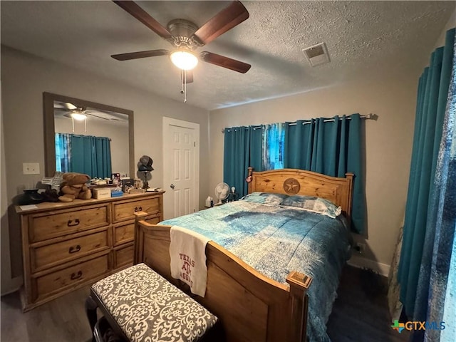 1308 E Park Ave, Victoria, TX 77901 - bedroom featuring wood finished floors, a ceiling fan, and baseboards