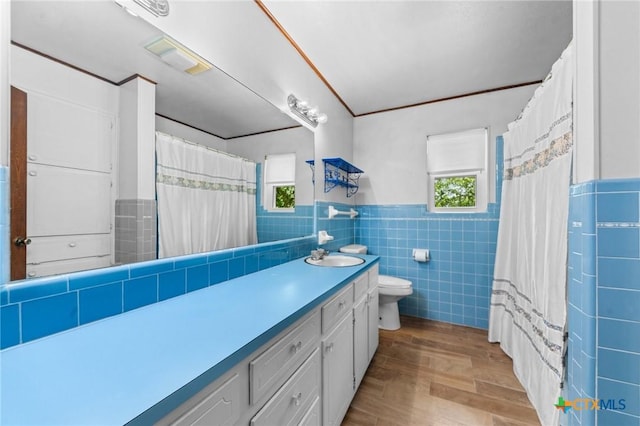 707 Dianne Dr, Copperas Cove, TX 76522 - bathroom featuring tile walls, vanity, a wainscoted wall, toilet, and wood finished floors