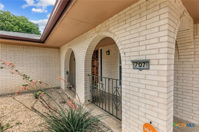 707 Dianne Dr, Copperas Cove, TX 76522 - property entrance featuring brick siding and a porch