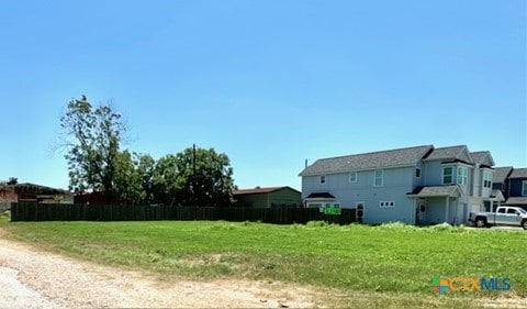 1016 E Fannin St, Luling TX, 78648 land for sale