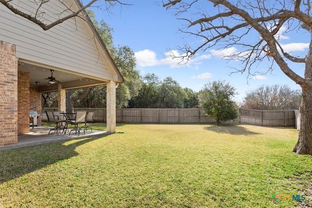 view of yard with a patio and ceiling fan