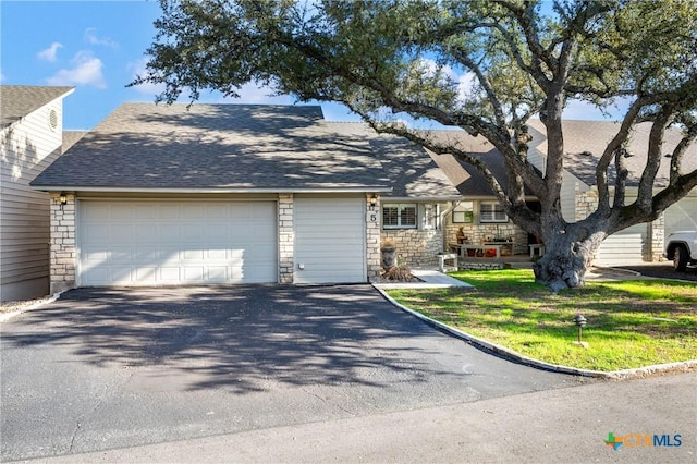 view of front facade with a garage and a front yard