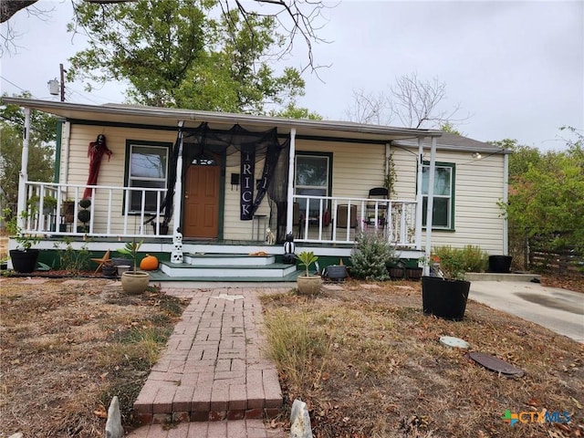 view of front of house featuring covered porch