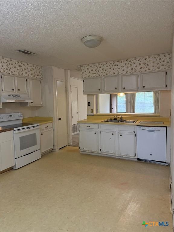 1051 Country Club Dr Unit 19, Seguin, TX 78155 - photo 5