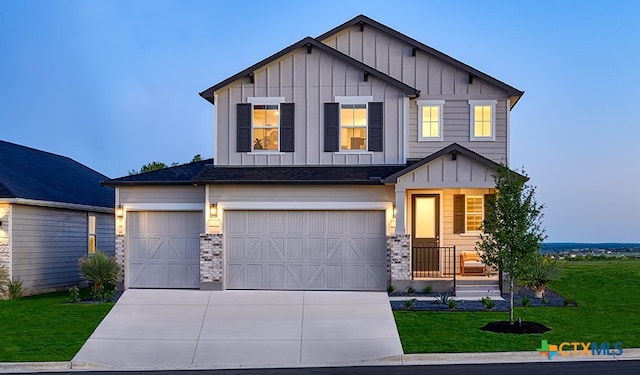 view of front facade featuring a front lawn and a garage