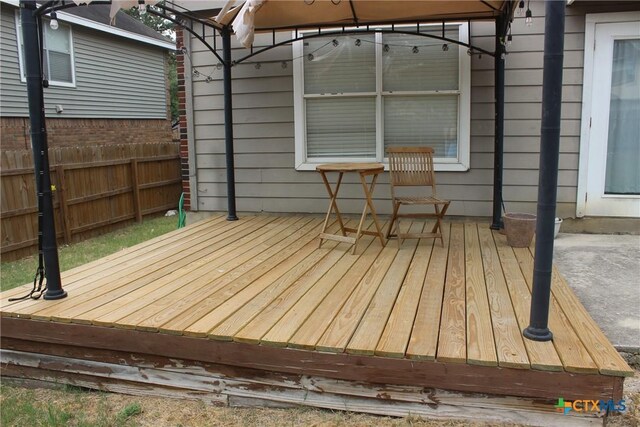 7710 Fallen Pne, Converse, TX 78109 - view of wooden deck