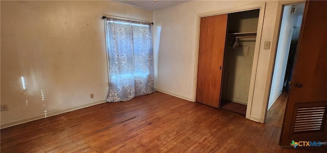 3605 Oaklawn St, Victoria, TX 77901 - unfurnished bedroom with hardwood / wood-style floors and a closet