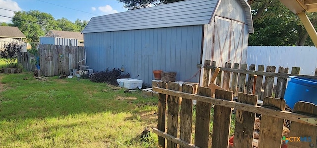 3605 Oaklawn St, Victoria, TX 77901 - view of yard with a shed