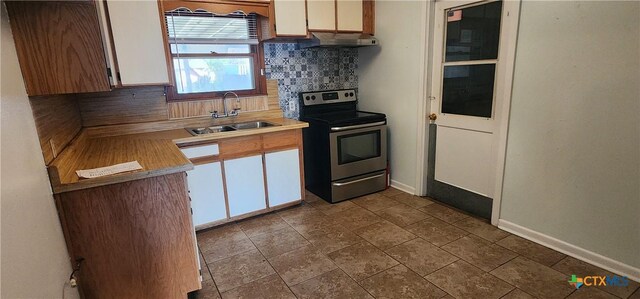 3605 Oaklawn St, Victoria, TX 77901 - kitchen featuring electric stove, decorative backsplash, under cabinet range hood, light countertops, and white cabinetry