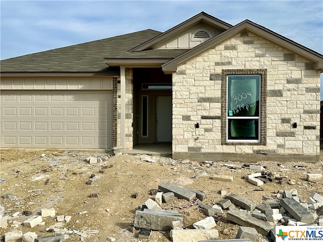 view of front facade with a garage