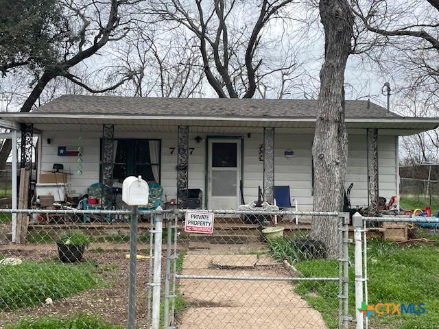 view of front of property featuring a porch