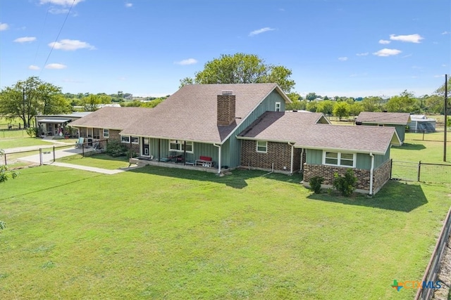 view of front of home featuring a front lawn