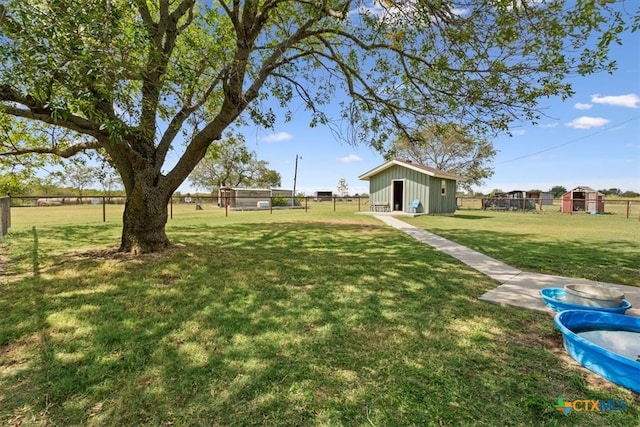 view of yard featuring a storage unit