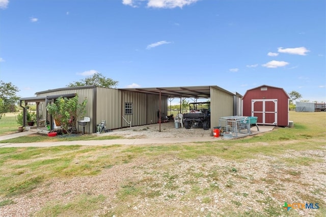 view of outdoor structure featuring a yard and a carport