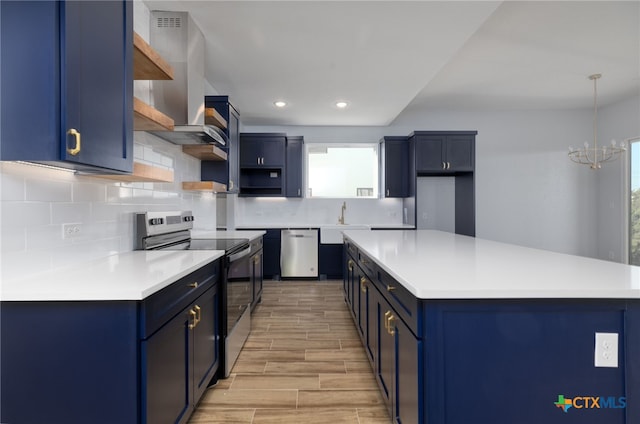 107 Onini Ct, Bastrop, TX 78602 - kitchen featuring open shelves, stainless steel appliances, backsplash, blue cabinets, and recessed lighting