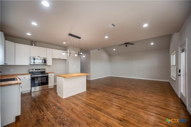 193 Powderhorn Ln, Port Lavaca, TX 77979 - details featuring baseboards and wood finished floors