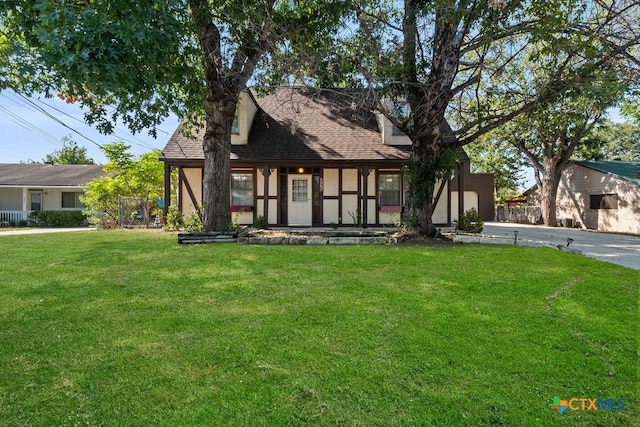 view of front facade with a front lawn