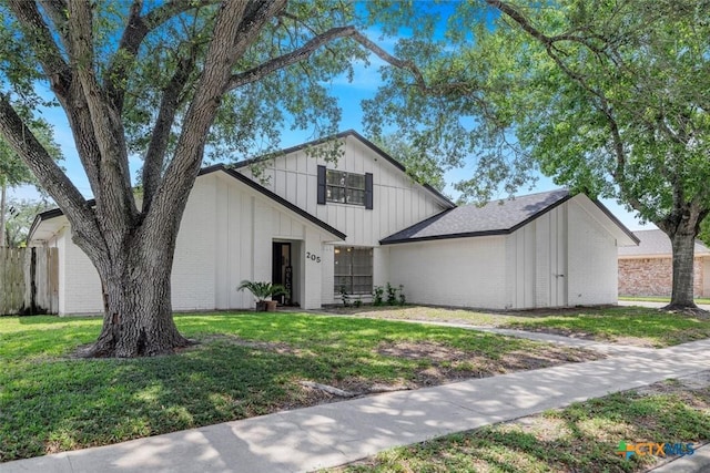 205 Magdalena Dr, Victoria, TX 77904 - modern inspired farmhouse featuring board and batten siding, brick siding, and a front yard