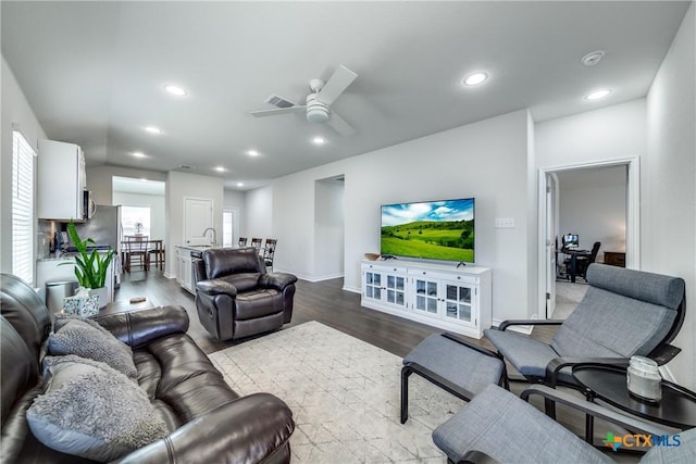 living room with dark wood finished floors, recessed lighting, visible vents, ceiling fan, and baseboards