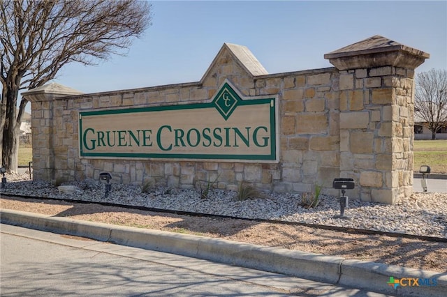 view of community / neighborhood sign