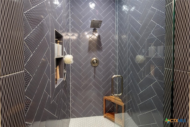 1175 Lavaca, Canyon Lake, TX 78133 - bathroom with a stall shower