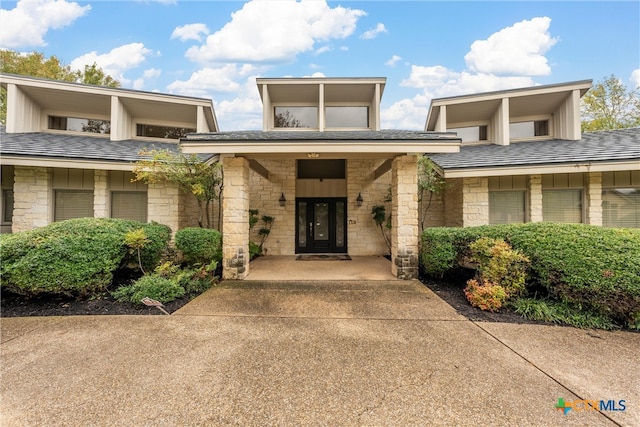 view of front facade featuring covered porch