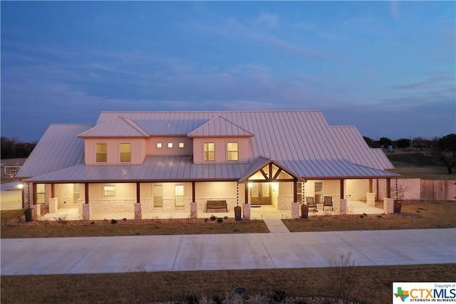 view of modern farmhouse style home