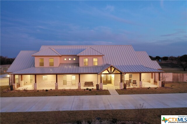 view of modern farmhouse style home