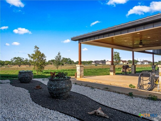 12093 Sulphur Springs Rd, Adkins, TX 78101 - view of patio / terrace featuring a ceiling fan