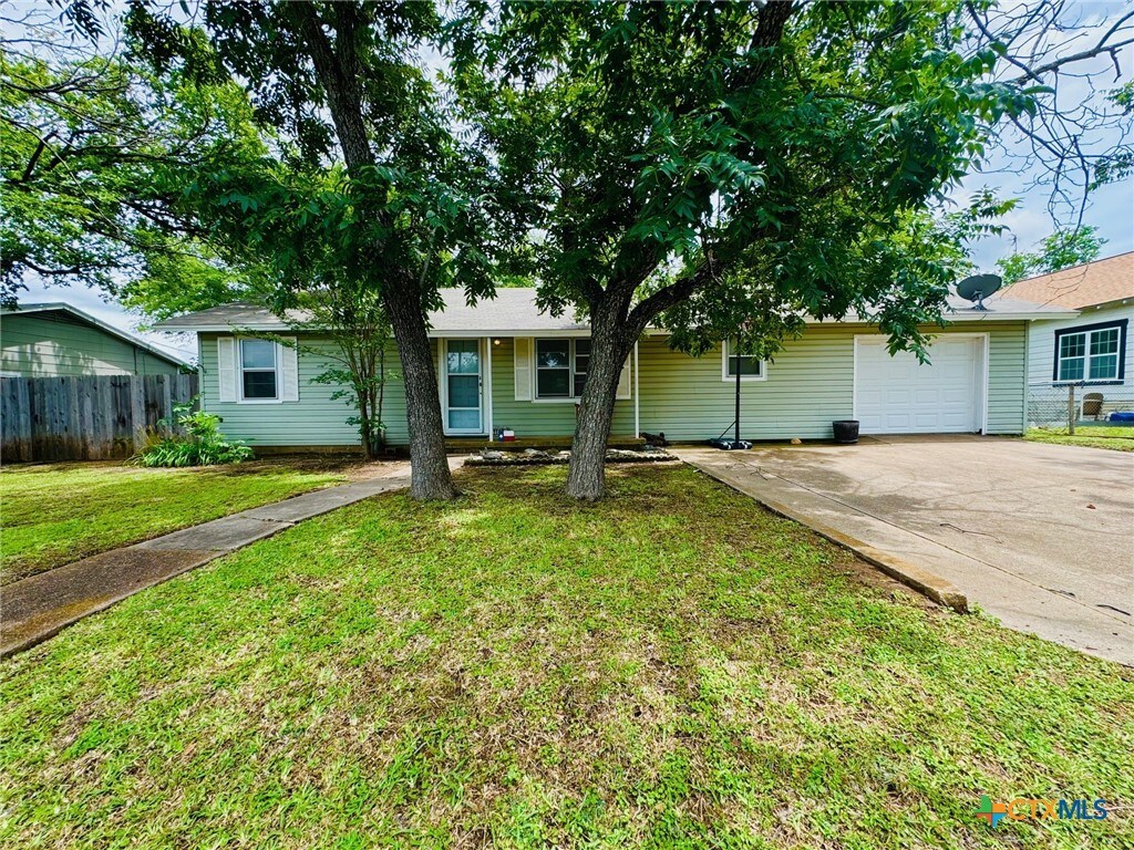 1112 Baldridge Dr, Gatesville, TX 76528 - photo 1