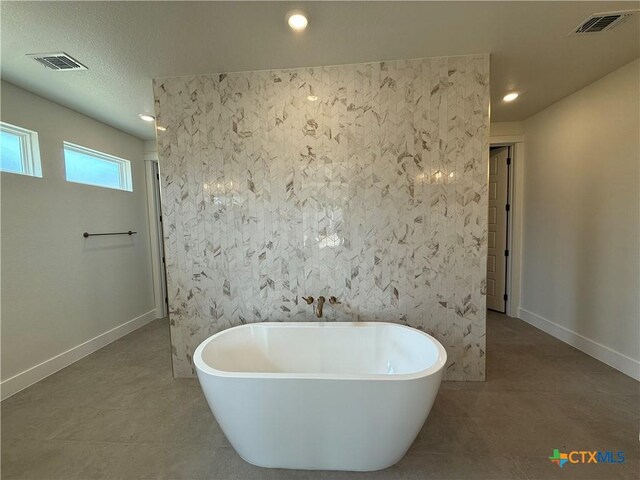 901 High Plains Dr, Nolanville, TX 76559 - full bath with a freestanding tub, baseboards, and recessed lighting
