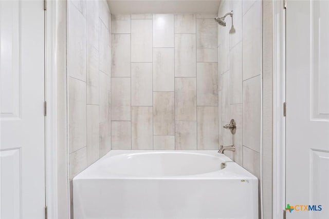 bathroom featuring tiled shower / bath combo