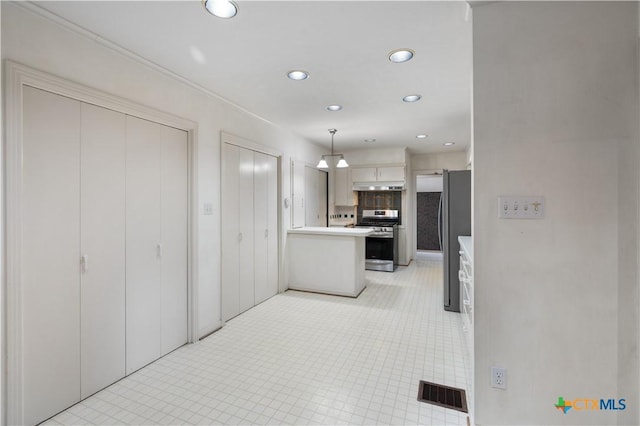 701 Live Oak St, Gatesville, TX 76528 - kitchen featuring stainless steel appliances, recessed lighting, light countertops, a peninsula, and under cabinet range hood