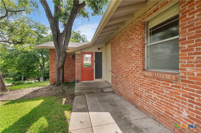 701 Live Oak St, Gatesville, TX 76528 - entrance to property with brick siding