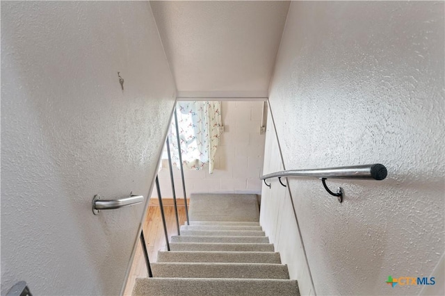 701 Live Oak St, Gatesville, TX 76528 - stairway with a textured wall