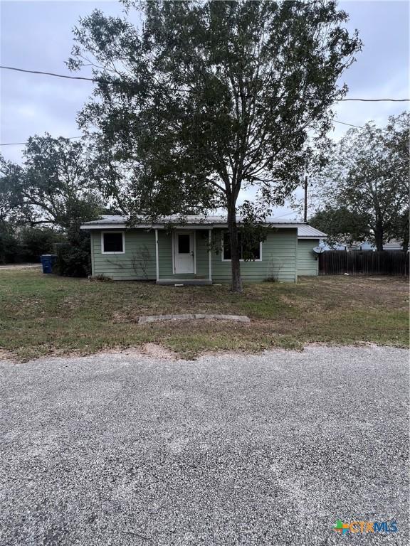 728 W Franklin St, Goliad, TX 77963 - view of ranch-style home