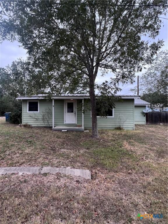 728 W Franklin St, Goliad, TX 77963 - view of ranch-style home