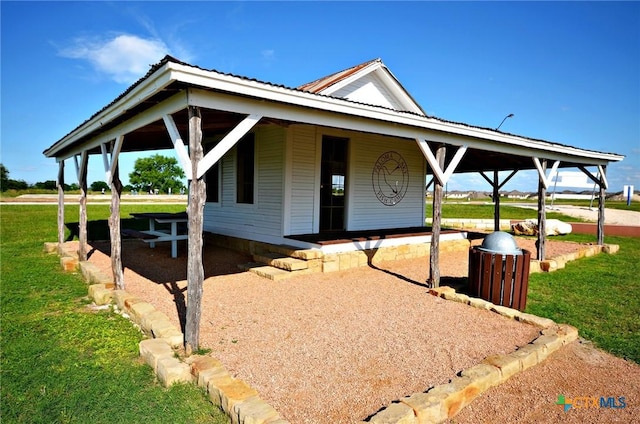 2935 Angelina Dr, Round Rock, TX 78665 - farmhouse-style home with metal roof, a front lawn, and a porch