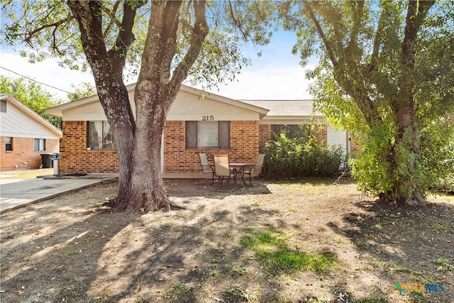 view of front of property