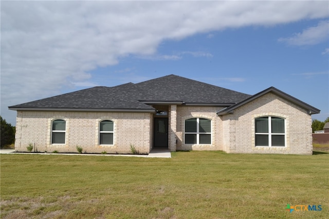 view of front of property with a front yard