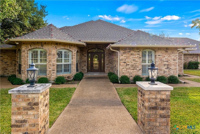 view of front of home with a front yard