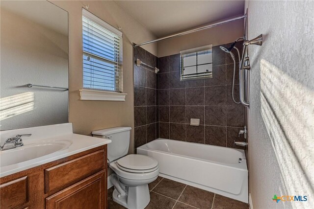 spare room featuring dark tile patterned floors, a raised ceiling, and ceiling fan