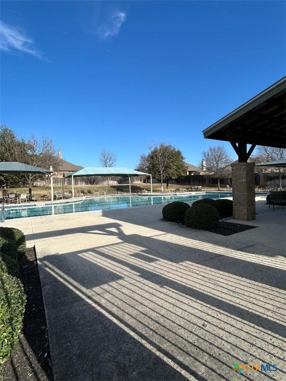 view of front of house with a garage and a front lawn