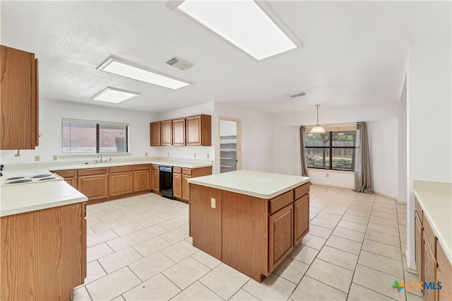 kitchen featuring visible vents, a sink, a kitchen island, light tile patterned flooring, and light countertops