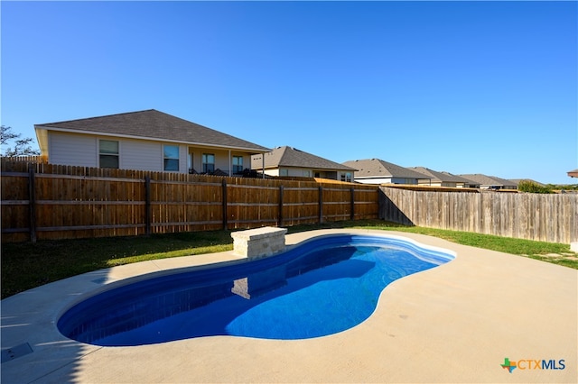 view of swimming pool