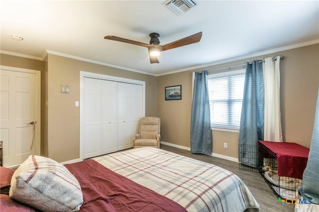 bedroom with ceiling fan, a closet, and crown molding