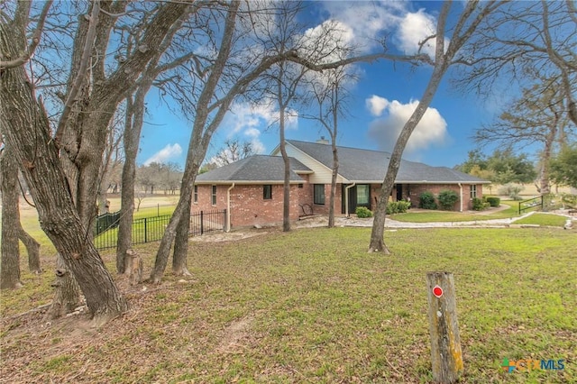 ranch-style house featuring a front lawn