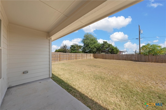 view of yard with a patio