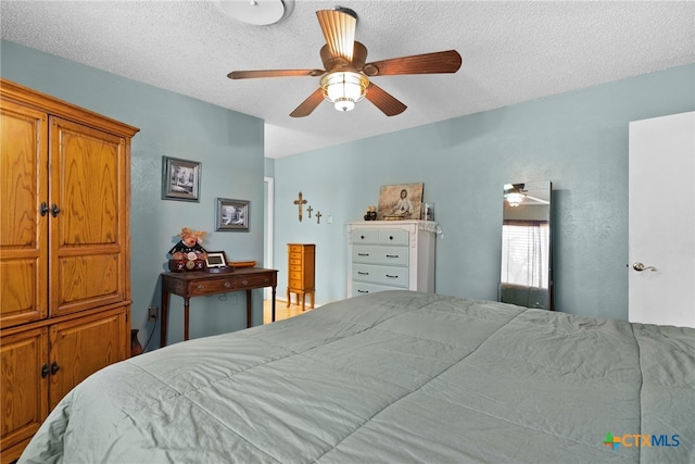 bedroom featuring a textured ceiling and a ceiling fan